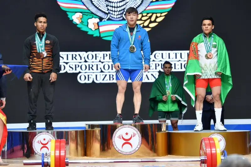 Aýyr atlet Igor Son Tashkenttegi týrnırde altyn aldy