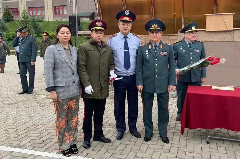 Almaty oblysynda adamdy sýdan qutqarǵan jasóspirim medalmen marapattaldy