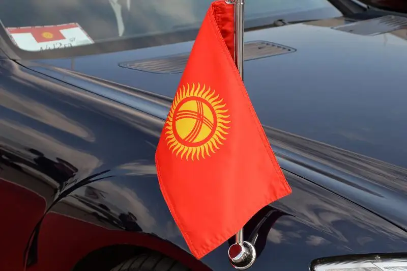 Qyrǵyzstan prezıdentiniń janyndaǵy eki adamnan vırýs tabyldy: Jeenbekov paradqa qatyspaıdy