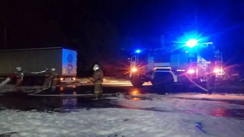 Kókshetaýda jol apaty kezinde 500 lıtr dızel jolǵa tógilip qaldy