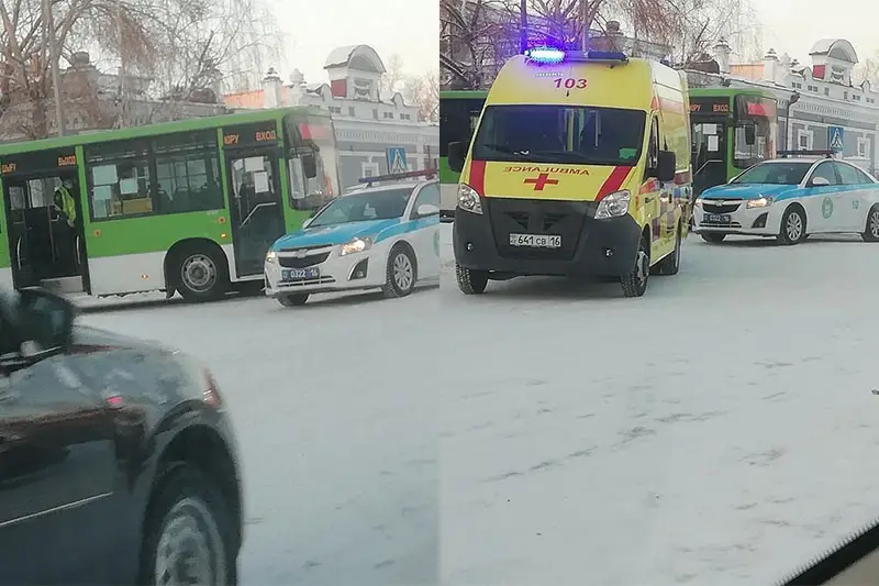 Semeıde eki avtobýs eki jasóspirimdi qaǵyp ketken