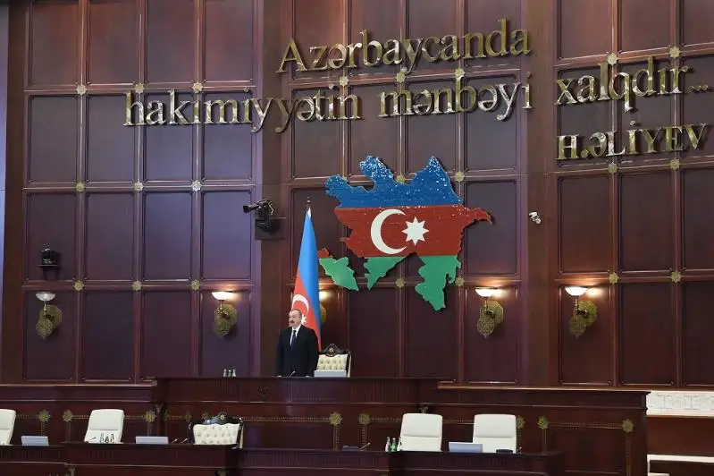 Ázerbaıjan parlamentin alǵash ret áıel basqarady