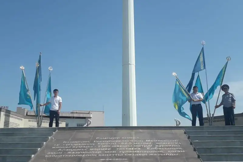 Túrkistanda Memlekettik rámizder kúnine oraı «Meniń týym» aktsııasy ótti