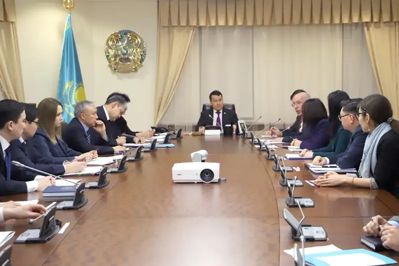 Әлихан Смайылов инвестициялық саясат мәселелері жөнінде кеңес өткізді