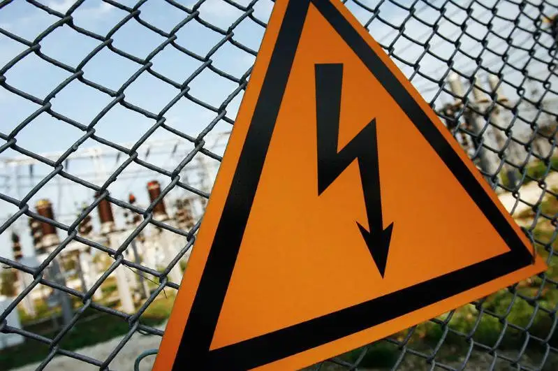 Selfı jasaý úshin elektr baǵanasyna shyqqan jasóspirimdi toq soqty – Almaty oblysy