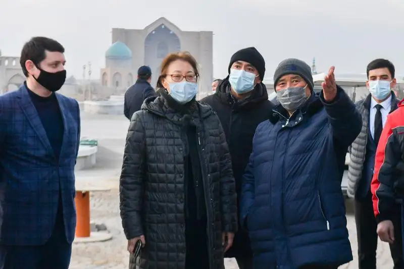 Ómirzaq Shókeev Túrkistanda júrgizilip jatqan qurylys nysandaryn aralady