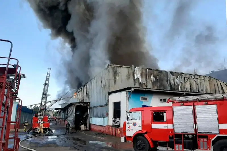 Shymkentte qoıma shatyry órtendi