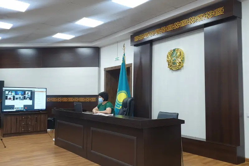 Almaty oblysynyń bas sanıtarlyq dárigerine qatań sógis berý usynyldy