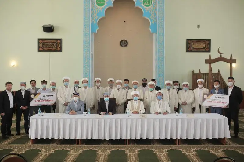 Қазақстан мұсылмандары діни басқармасы екі шәкіртке білім грантын берді