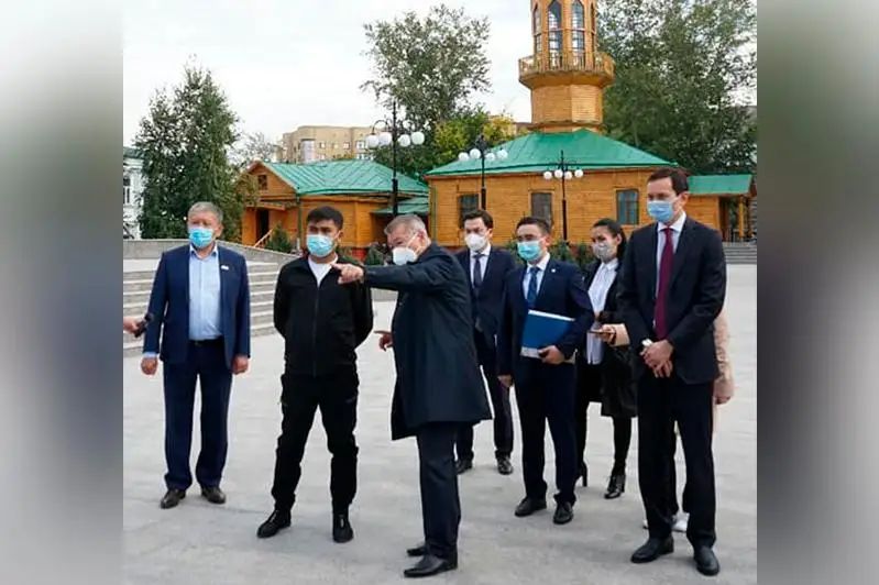Semeıdegi Máńgilik el kóshesi eski qala beınesine enbek