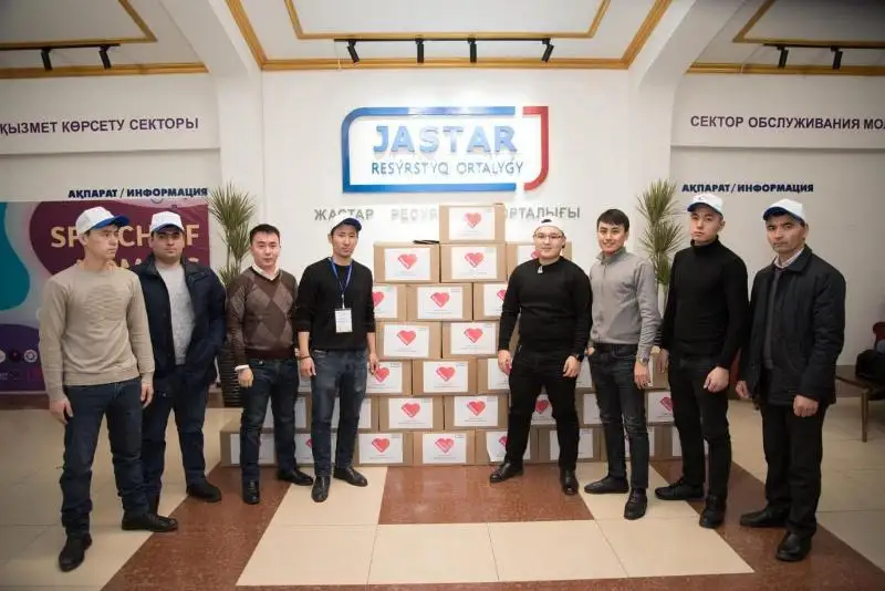 Shymkenttik jastar «Janǵa jylý» qaıyrymdylyq aktsııasyn uıymdastyrdy