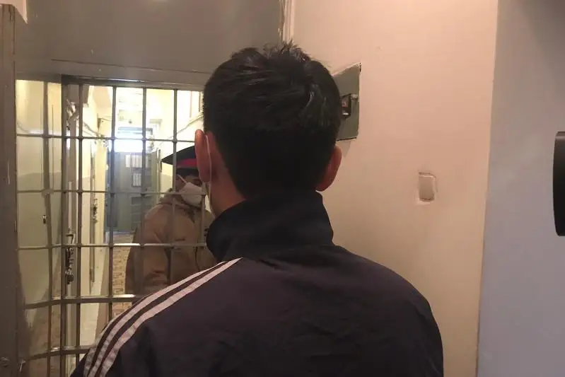 Almaty-Saryózek jolynda júrgizýshini pyshaqtap, kóligin minip ketken kúdikti ustaldy