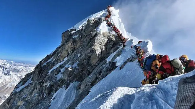 Nepal Everest shyńyn qoqystan tazalaýǵa áskerılerdi jumyldyrmaq- VVS