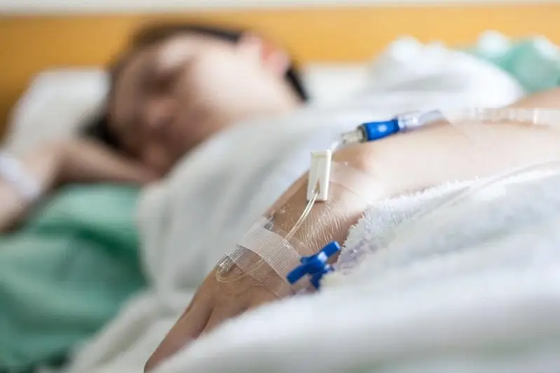 Almatyda avtobýs basyp ketken boıjetken jansaqtaý bóliminde jatyr