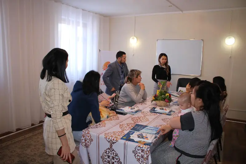 Aqtóbede Ana úıiniń turǵyndary kásipkerlik álippesin úırendi