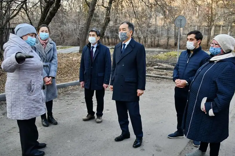 Baqytjan Saǵyntaev Nazarbaev dańǵylyndaǵy úıdiń qurylysyn ýaqytsha toqtatty