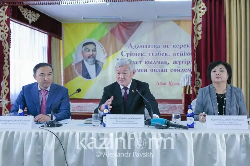 Berdibek Saparbaev almatylyq muǵalimdermen kezdesti