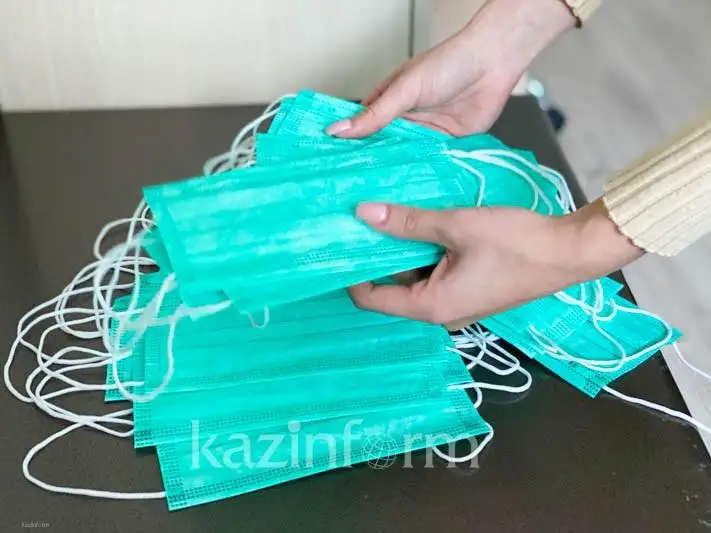 Qazaqstan halqy Assambleıasynyń músheleri medıtsınalyq maskany tegin taratty