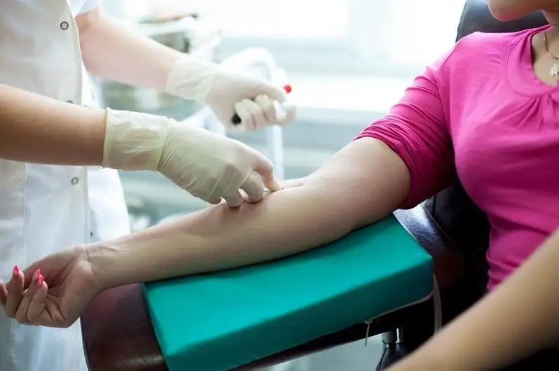 Búgin búkil álem qan donorlarynyń kúnin atap ótedi