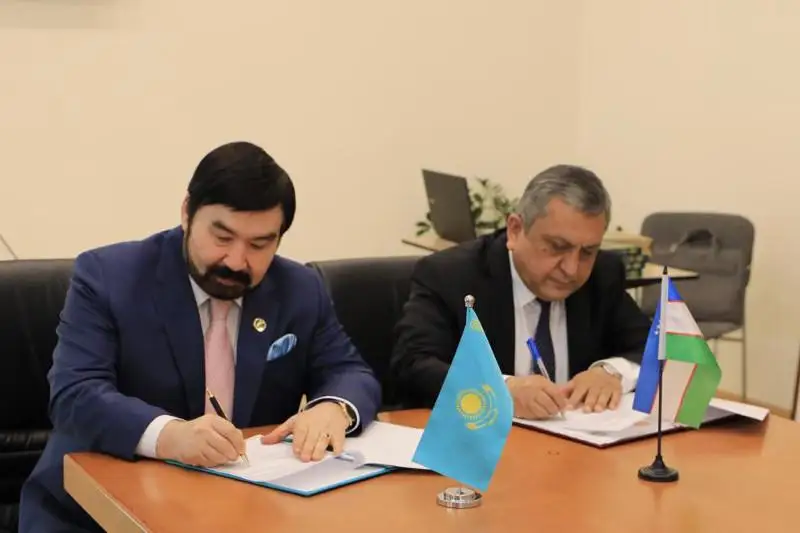 Nazarbaev ortalyǵy men Ózbekstannyń Islam órkenıeti ortalyǵy yntymaqtastyq memorandýmyna qol qoıdy