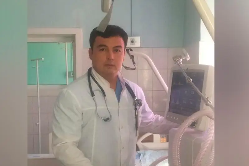 Taldyqorǵandyq basseıinde es-tússiz jatqan jasóspirimdi qutqaryp qaldy