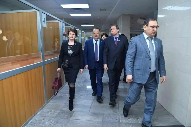 Senatorlarǵa memlekettik kirister salasyndaǵy jańashyldyqtar men ózgerister tanystyryldy