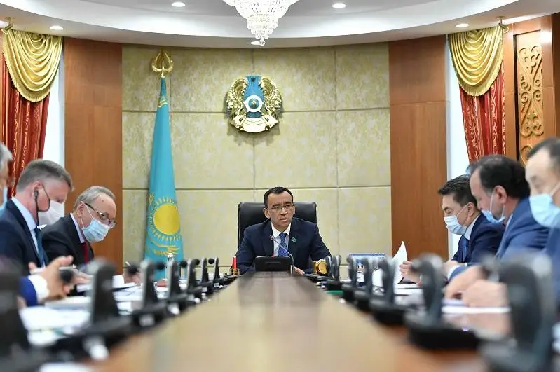 Máýlen Áshimbaev Senat Bıýrosynyń otyrysyn ótkizdi