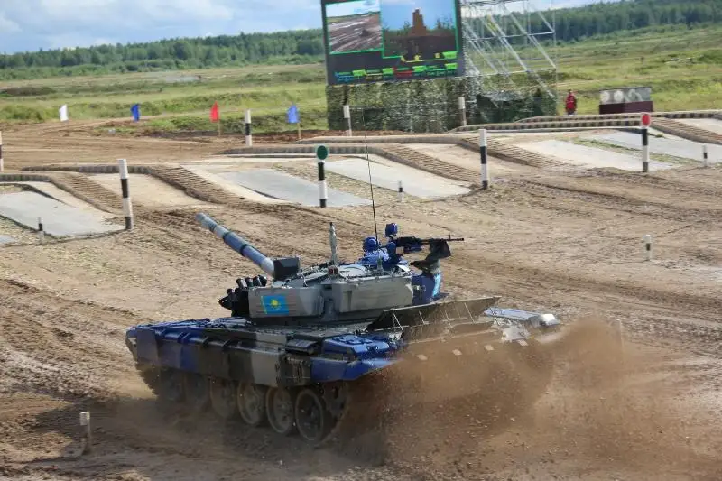 Tank bıatlony: Qazaqstandyqtar saıystyń alǵashqy kezeńinde márege birinshi bolyp jetti