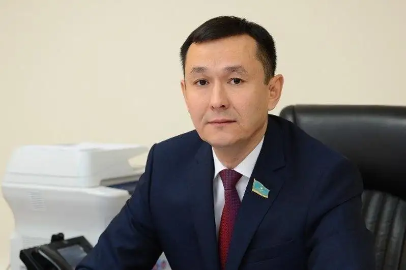 Nesıe raqymshylyǵyn jasamasaq, ekonomıka degradatsııaǵa ushyraıdy – Aıqyn Qońyrov