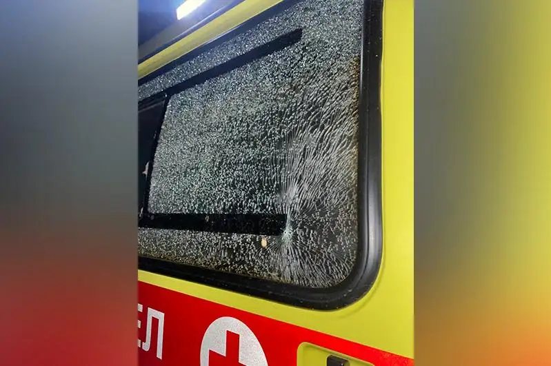 Býrabaı aýdanynda jedel járdem kóliginiń terezesi syndy: polıtsııa is qozǵady