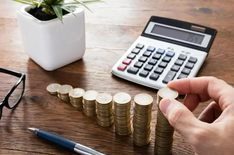 Mınıstr úsh jylda bıznes qansha qarjy únemdeı alatynyn aıtty