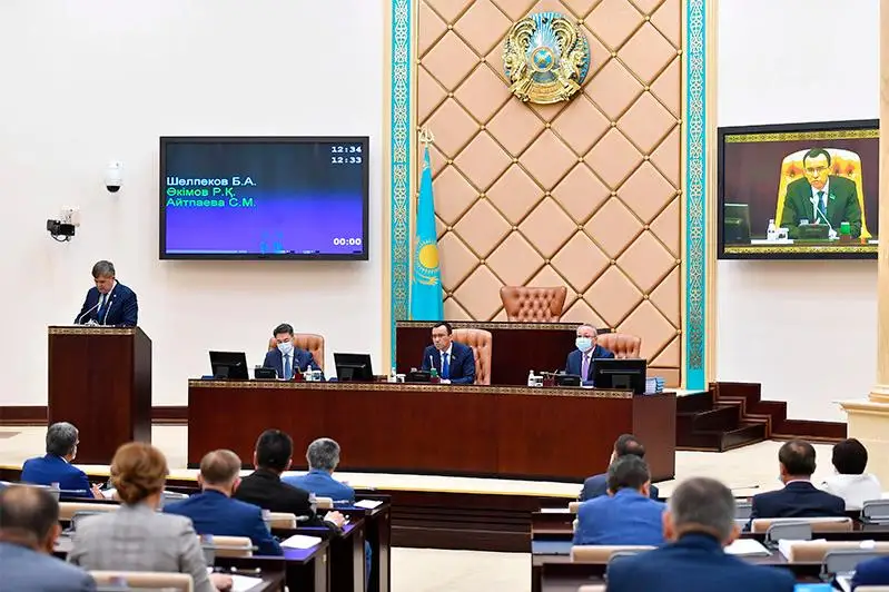 Senat halyq densaýlyǵyna qatysty kodeks jobasyn Májiliske qaıtardy