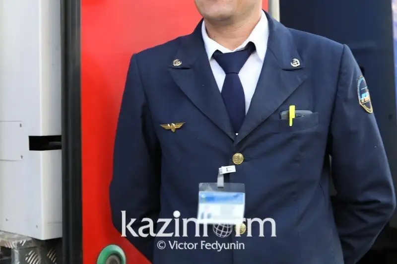 Vagonnan syrtqa qoqys laqtyrǵan 4 birdeı jolserik jazalandy