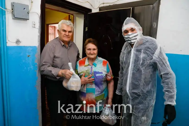 Qazir kóbine jalǵyzbasty adamdarǵa kómektesip jatyrmyz – volonterler