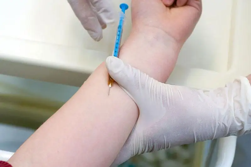 Atyraý oblysynda 800 ata-ana balasyna Mantý synamasyn saldyrmaı qoıǵan
