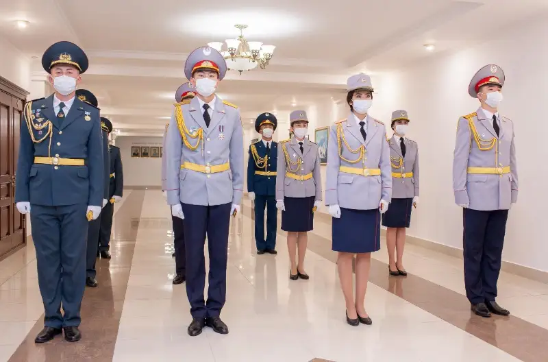 Erlan Turǵymbaev ІІM joǵary oqý oryndarynyń túlekterine pogon tapsyrdy