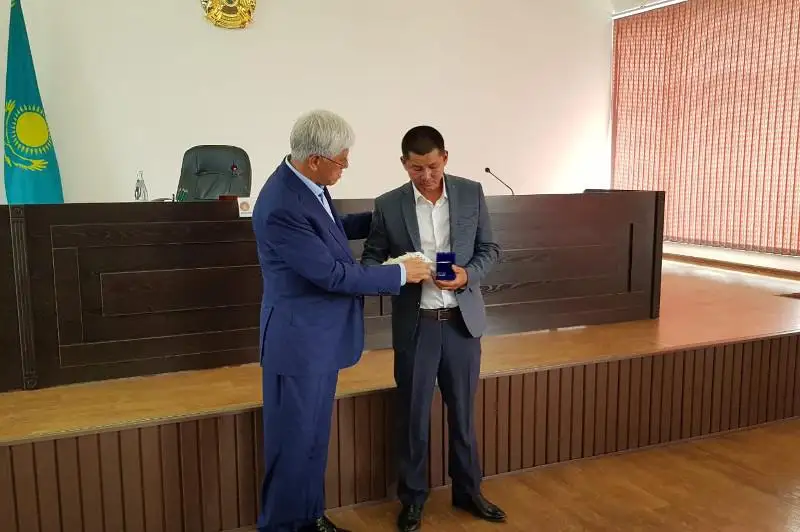 Jarkentte dala órtinen qaza tapqandardyń jaqyndaryna nagradalar tapsyryldy