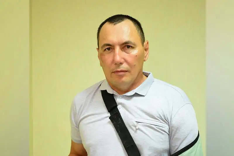 Alǵan jaraqatymnan buryn áriptesimniń qazasy aýyr tıdi - Samat Ospanov