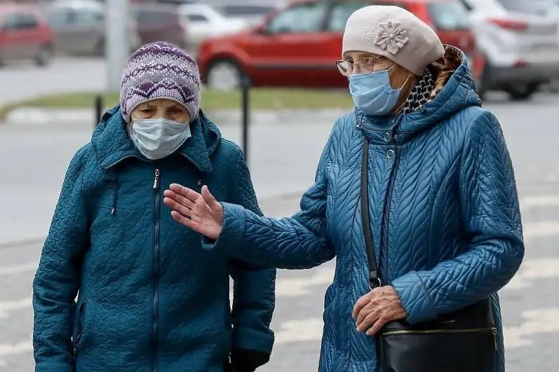 Koronavırýs egde jastaǵy adamdardyń 30%-da aýyr ótedi – reseılik sarapshy