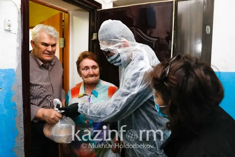 Президент дәрігерлерге, құқық қорғау қызметкерлері мен волонтерлерге алғыс айтты