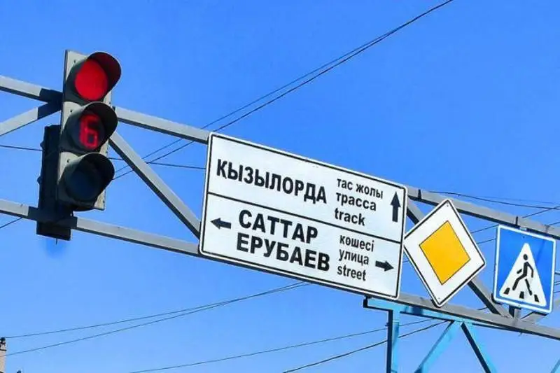 Túrkistanda jańa úlgidegi baǵdarshamdar ornatylýda