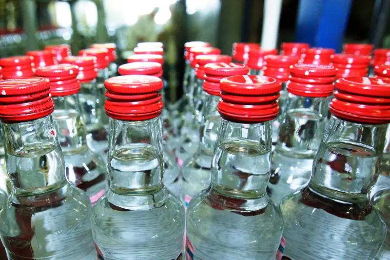 Almaty oblysynda 7 myńnan astam kontrafaktili alkogol ónimi tárkilendi