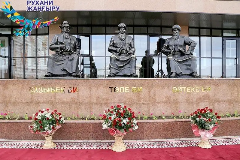 Qaraǵandyda qazaqtyń úsh bıine arnalǵan eskertkish ashyldy