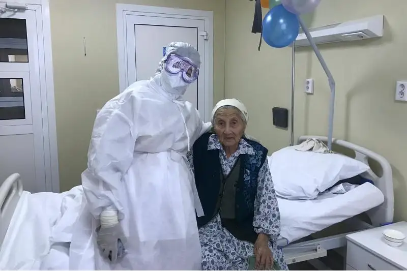 Shymkentte 100 jastaǵy ájeı pnevmonııadan jazylyp shyqty