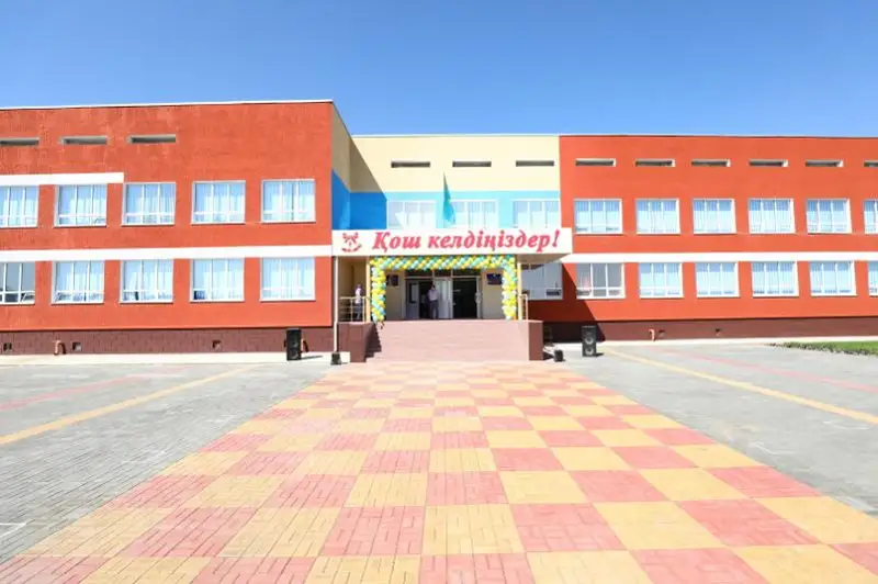Aqtóbe oblysynda úsh mektep ashyldy