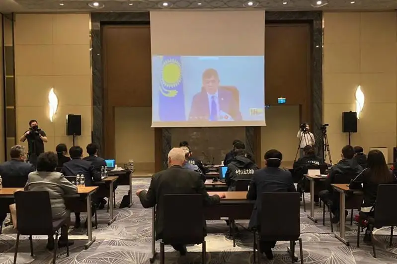 Eljan Birtanov Qytaıdan kelgen dárigerlermen onlaın kezdesý ótkizdi