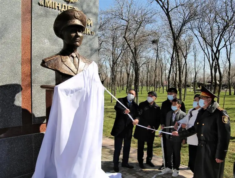 Таразда Халық қаһарманы Ғазиз Байтасовқа ескерткіш орнатылды