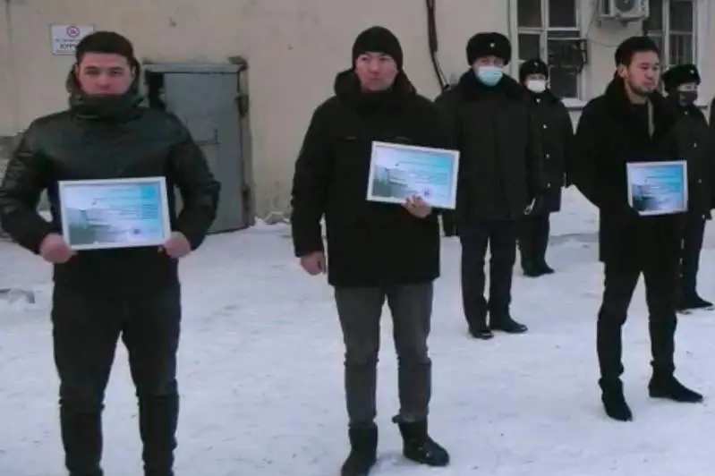 Astanada jolaı ótip bara jatqan jigitter Sarybulaq ózenine túsip ketken 3 balany qutqardy