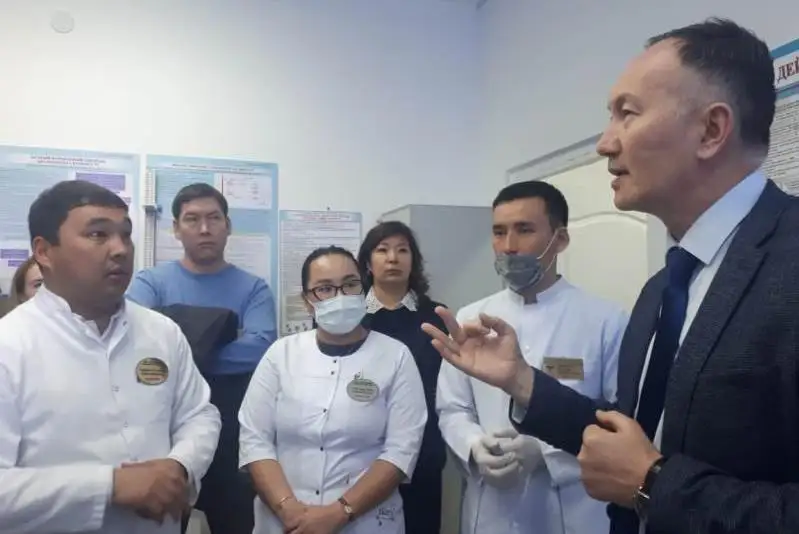 Otyrar aýdandyq emhanasyda qaterli isikti aıqyndaýdyń jańa júıesi qolǵa alyndy