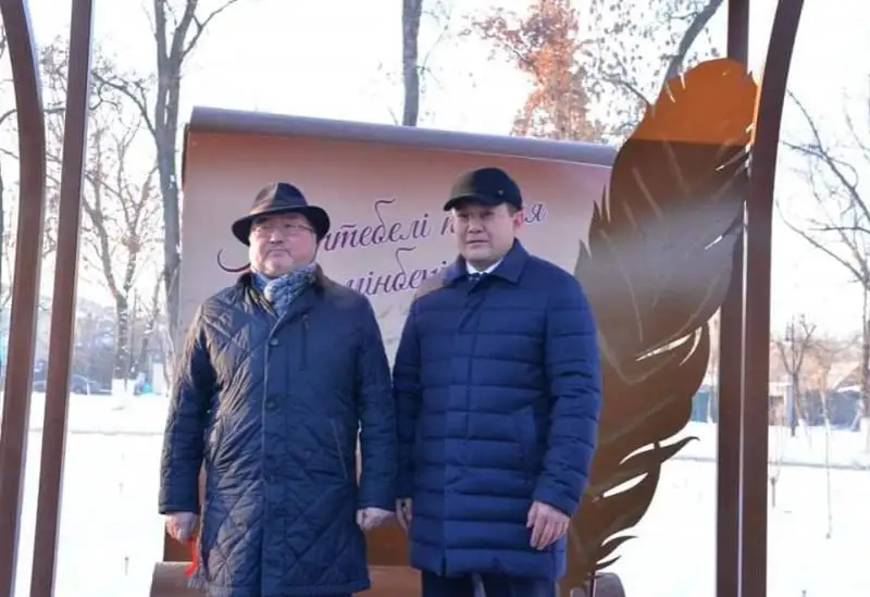 Shymkenttegi «Jeńis» saıabaǵynda «Poezııa buryshy» ashyldy